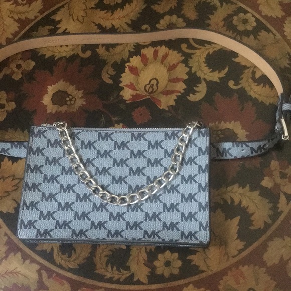 New! Michael Kors Signature Gray Logo Belt Purse With Silver Chain Pull - Picture 3 of 16